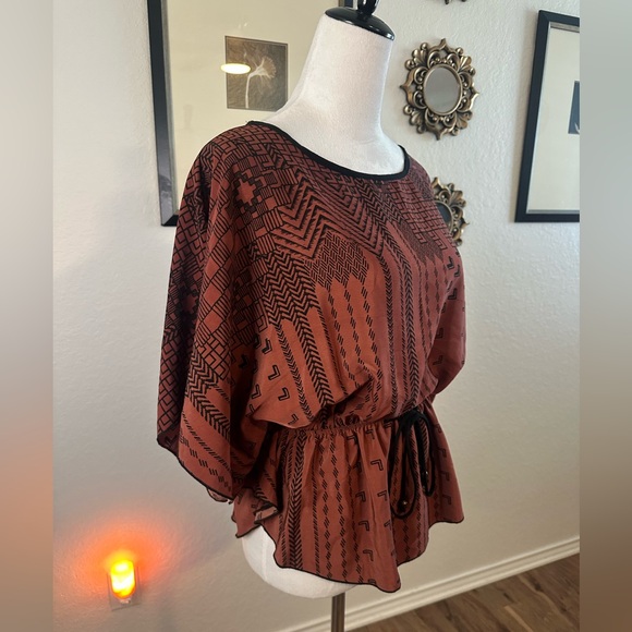 Mind Code Aztec Flare Top ✨🖤✨ - Picture 2 of 6